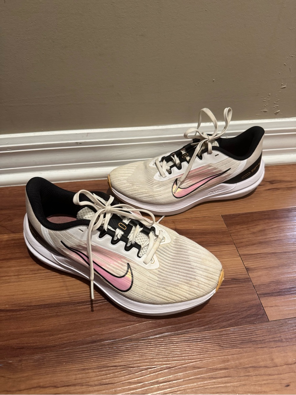 Nike Women's Cream Running Shoes with Pink Swoosh